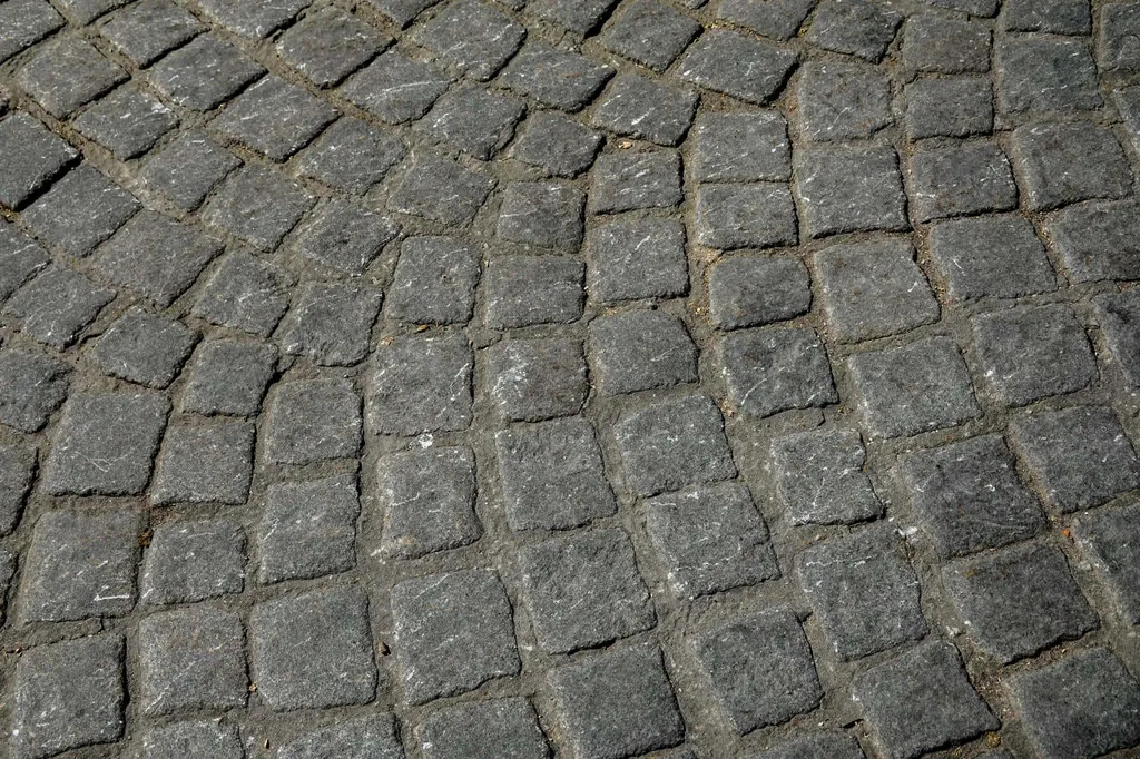 Czyszczenie kostki brukowej na wiosnę – sprawdzone metody!